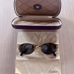 SUNGLASSES WITH CLASSIC C 
Décor C sunglasses in smooth golden-finish metal.